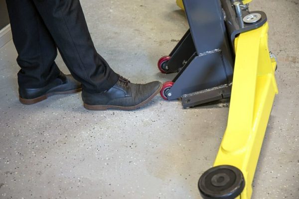 MaxJax M7K Portable Two-Post Garage Lift - Standard Package - Image 3