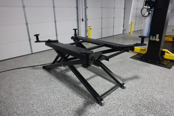 Challenger MR6 6,000 lb. Portable Mid-Rise Lift - Image 3