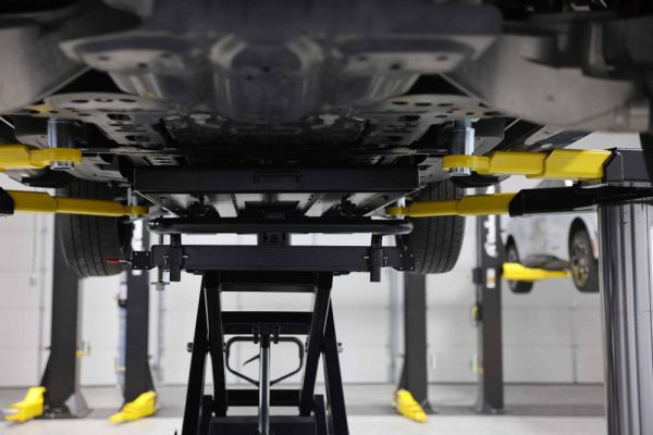 Challenger BT3300 3,300 lb. Battery Lift Table - Image 7