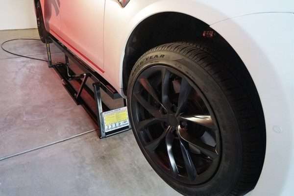 QuickJack 6000ELX 6,000 Lb. Capacity Super-Long Portable Car Lift - Image 6